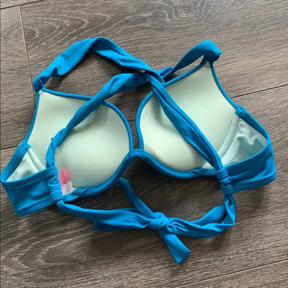 Bikini - Picture 2 of 2